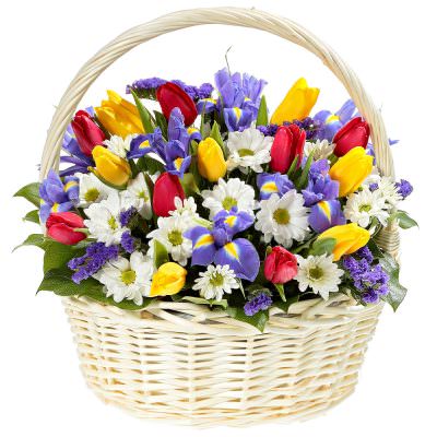 Цветы в корзинке с ирисами